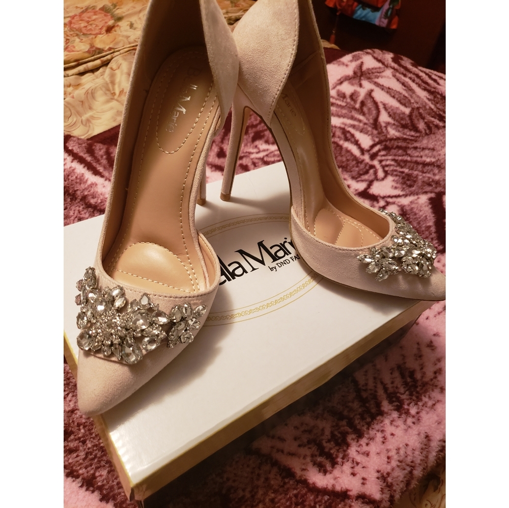 Heels - Picture 3 of 3